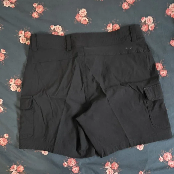 Eddie Bauer Black Women's Cargo Shorts - Picture 2 of 4